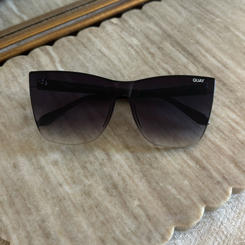 QUAY Australia COME THRU sunglasses Black 144